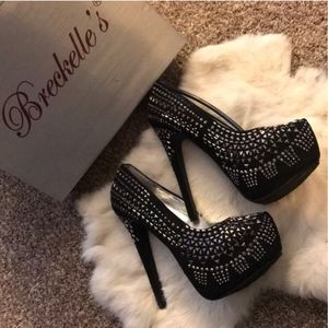 NWT Stud Pumps FITS 7